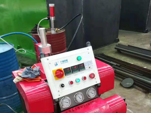 The equipment corrosion spraying construction
